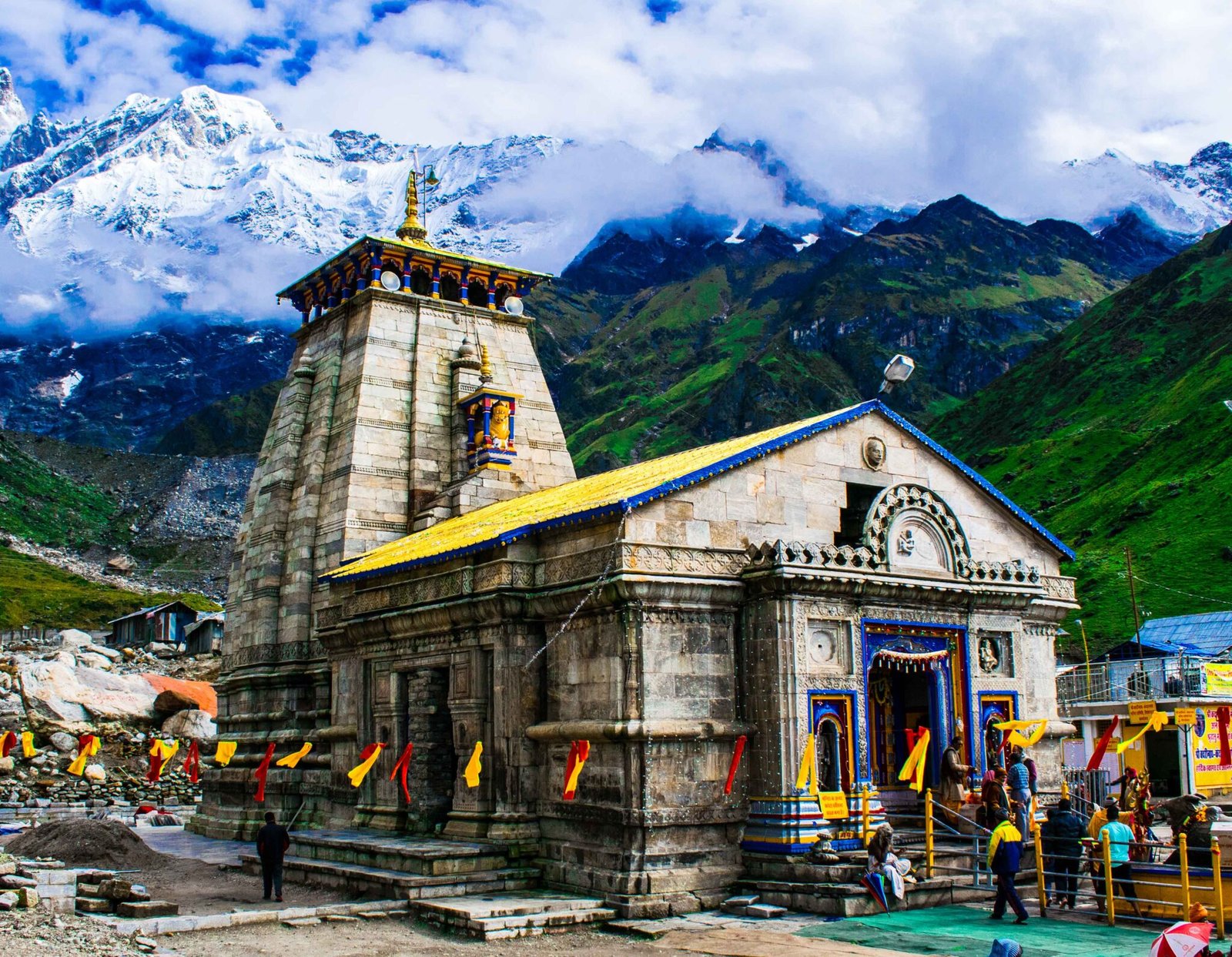 kedarnath temple in rainy season